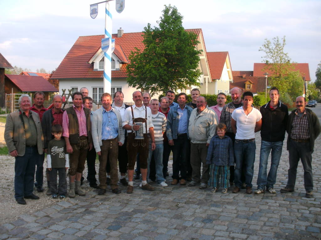 Maibaumaufstellen 2011