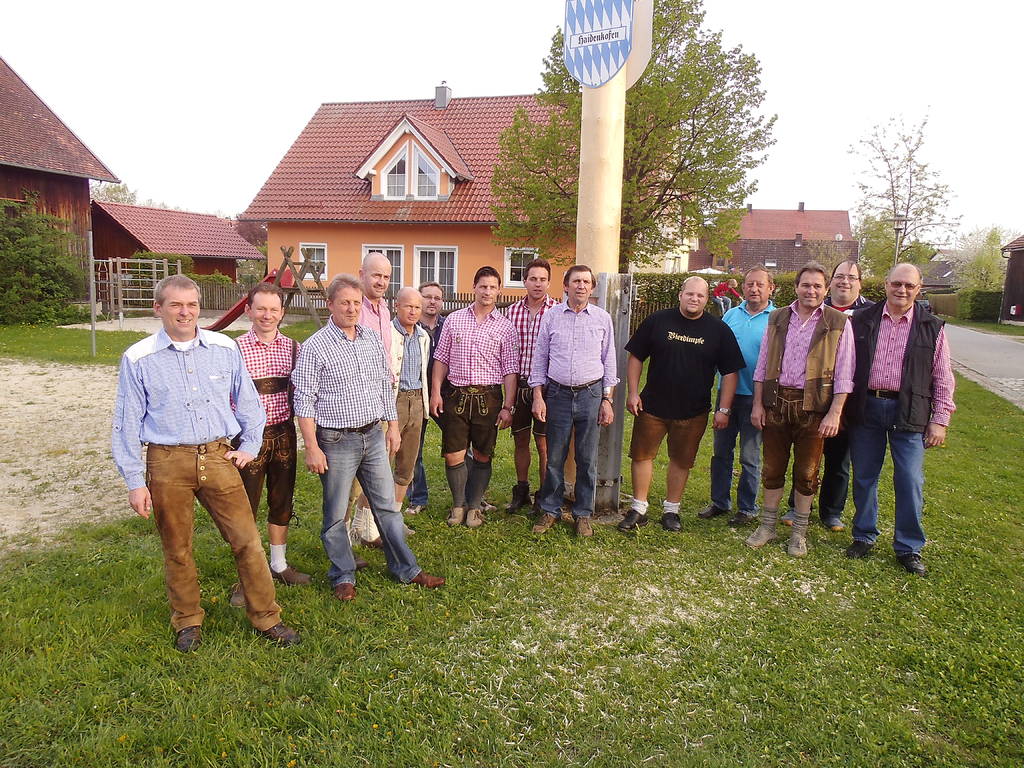 Maibaumaufstellen 2013