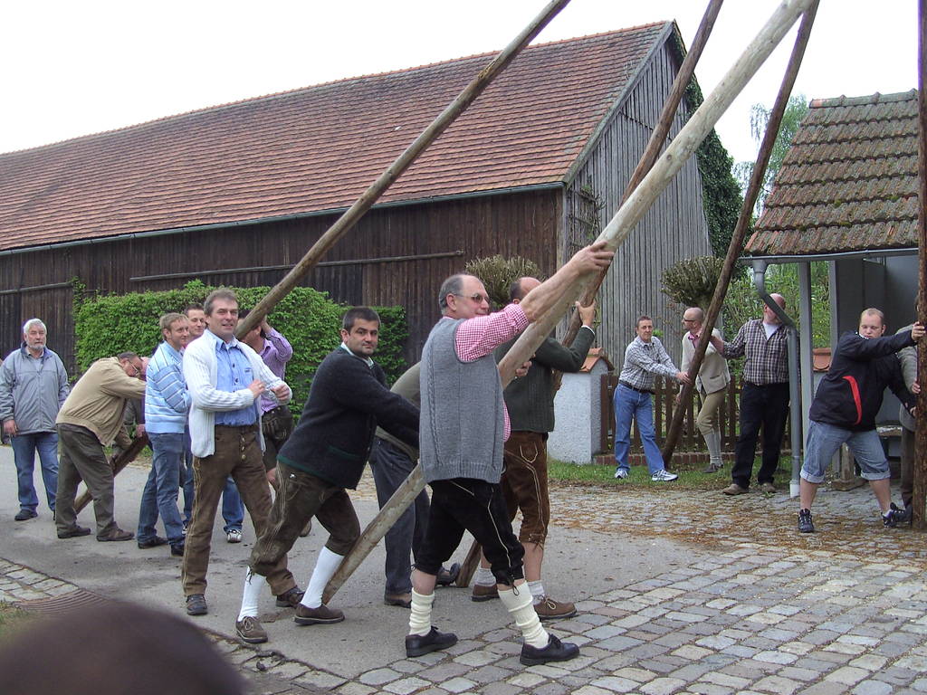 Maibaumaufstellen 2010