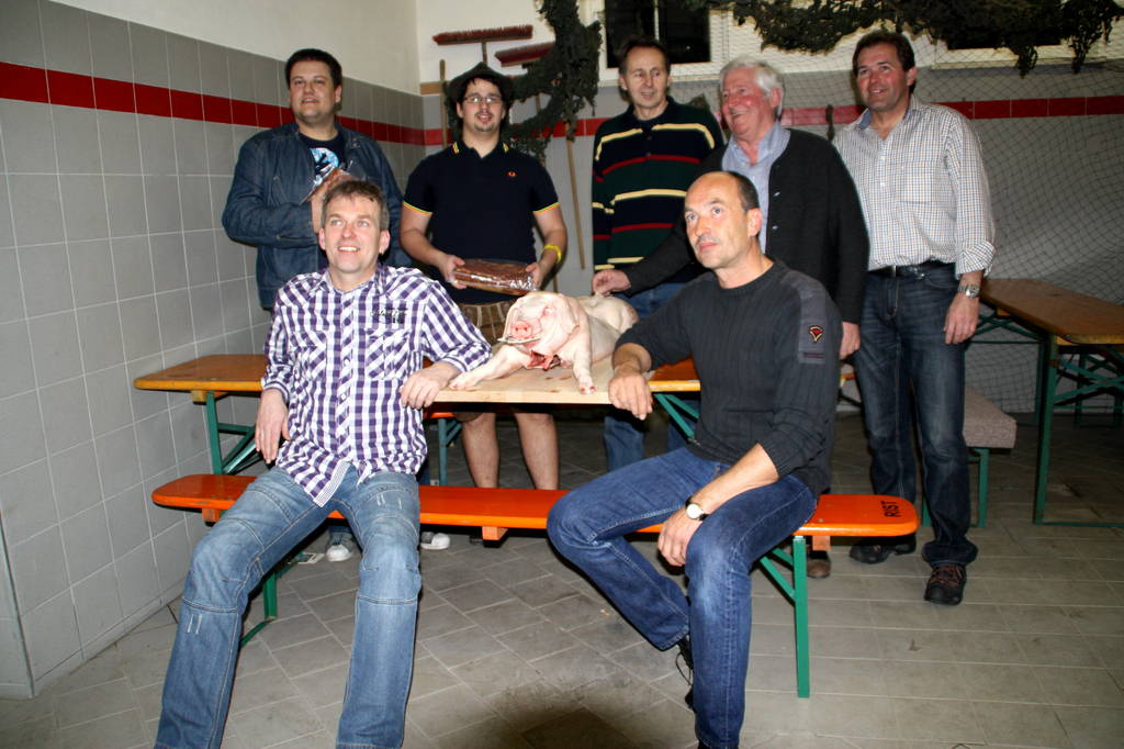 Die Siegermannschaften mit Vorstand Bergm&uuml;ller