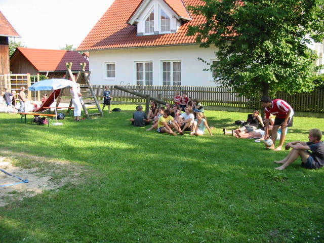 ..am rande des Spielfeldes