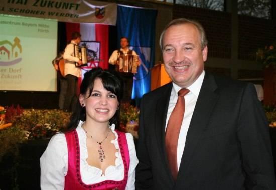 Christina I. mit Bezirkstagspräsident Löffler